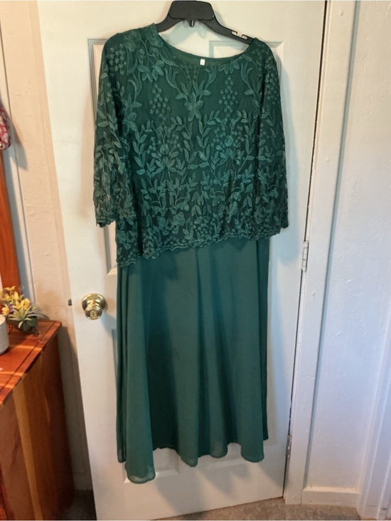 SHEIN Dresses & Skirts - SHEIN Emerald Green Lace Overlay Maxi Dress